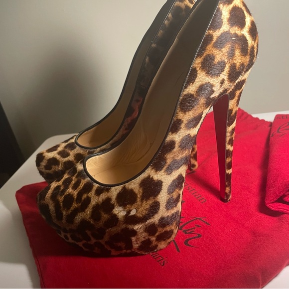 Christian Louboutin Cheetah Platform heel - Picture 3 of 5